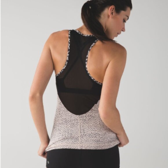 Like new LULULEMON DANCE TO YOGA TANK US 4 - Picture 4 of 17